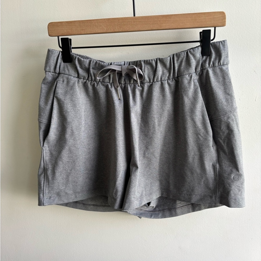 Lululemon On The Fly Short 8 athleisure workout yoga travel running hiking - Picture 3 of 8